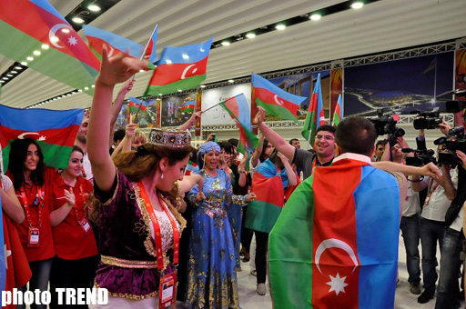 "Eurovision 2012"-nin açılışı zamanı "Bakı Kristal Zalı"nda Azərbaycan rəqsləri (FOTO)