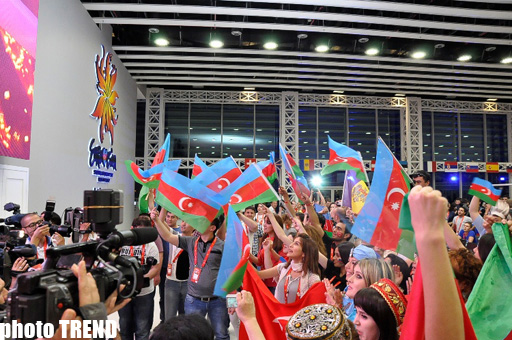 "Eurovision 2012"-nin açılışı zamanı "Bakı Kristal Zalı"nda Azərbaycan rəqsləri (FOTO)