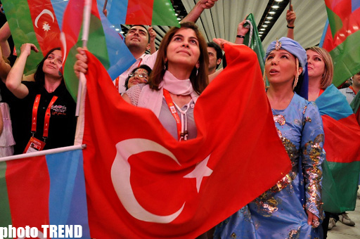 "Eurovision 2012"-nin açılışı zamanı "Bakı Kristal Zalı"nda Azərbaycan rəqsləri (FOTO)
