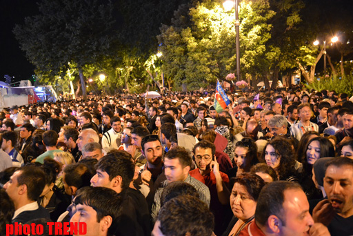 Bakı gecəsi "Eurovision-2012" mahnı müsabiqəsinin finalını qeyd edib (FOTO)