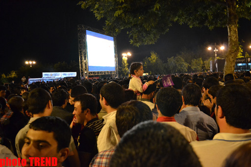 Bakı gecəsi "Eurovision-2012" mahnı müsabiqəsinin finalını qeyd edib (FOTO)