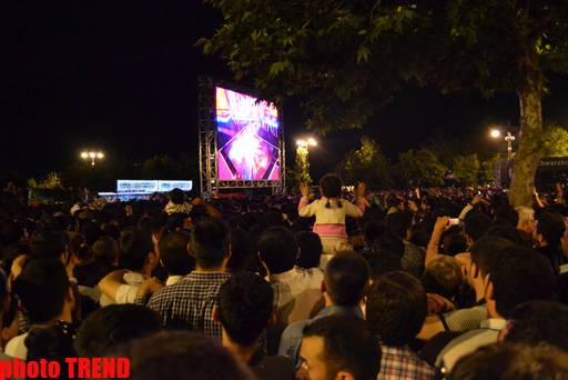 Bakı gecəsi "Eurovision-2012" mahnı müsabiqəsinin finalını qeyd edib (FOTO)