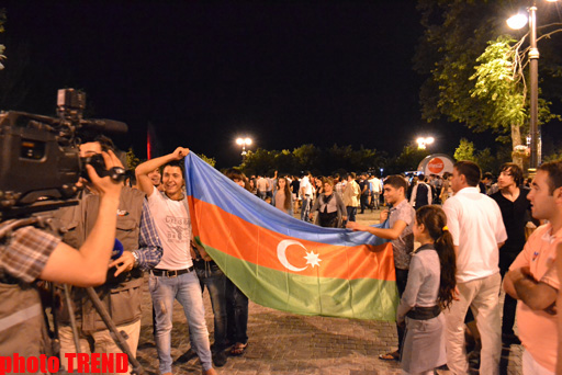 Bakı gecəsi "Eurovision-2012" mahnı müsabiqəsinin finalını qeyd edib (FOTO)