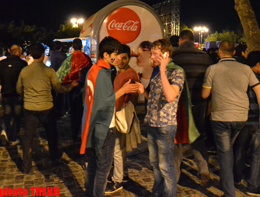 Bakı gecəsi "Eurovision-2012" mahnı müsabiqəsinin finalını qeyd edib (FOTO)