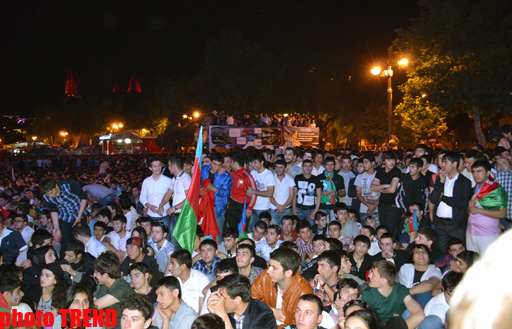 Bakı gecəsi "Eurovision-2012" mahnı müsabiqəsinin finalını qeyd edib (FOTO)