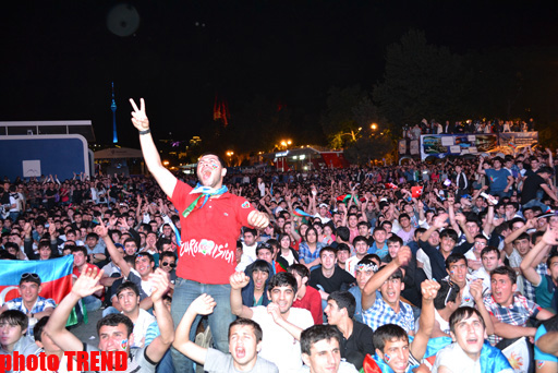 Bakı gecəsi "Eurovision-2012" mahnı müsabiqəsinin finalını qeyd edib (FOTO)