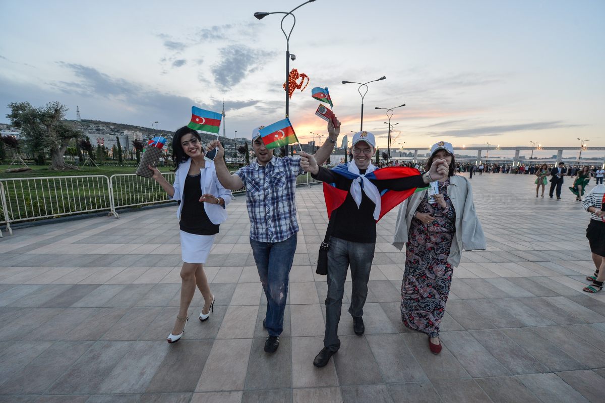 Tamaşaçılar "Bakı Kristal Zalı"nda keçirilən "Eurovision 2012"-nin finalına gəlirlər (FOTOSESSİYA)