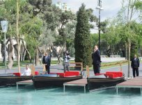 Prezident İlham Əliyev Dənizkənarı Milli Parkında “Kiçik Venesiya şəhərciyi”nin açılışında iştirak edib (FOTO)