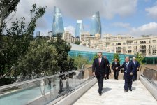 Prezident İlham Əliyev Dənizkənarı Milli Parkında “Kiçik Venesiya şəhərciyi”nin açılışında iştirak edib (FOTO)