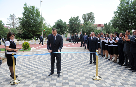 İlham Əliyev Uşaq Musiqi Məktəbinin açılışında iştirak edib, Culfa sərhəd komendantlığında və sərhəd zastavasında aparılan yenidənqurma işləri ilə tanış olub (FOTO)