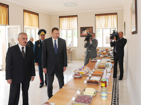 İlham Əliyev Uşaq Musiqi Məktəbinin açılışında iştirak edib, Culfa sərhəd komendantlığında və sərhəd zastavasında aparılan yenidənqurma işləri ilə tanış olub (FOTO)