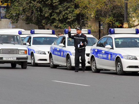 Azərbaycan yol polisi sürücülərin cərimələrin "sistemə oturmaması tələsi" ittihamlarına cavab verdi