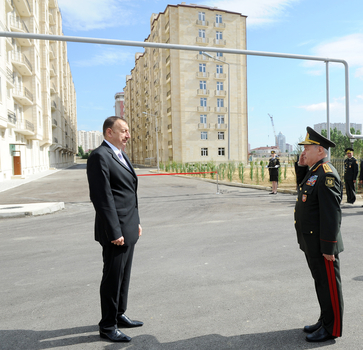 İlham Əliyev Müdafiə Nazirliyinin yeni yaşayış kompleksinin açılışında iştirak edib (FOTO)