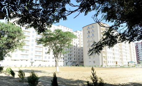 İlham Əliyev Müdafiə Nazirliyinin yeni yaşayış kompleksinin açılışında iştirak edib (FOTO)