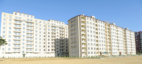 İlham Əliyev Müdafiə Nazirliyinin yeni yaşayış kompleksinin açılışında iştirak edib (FOTO)