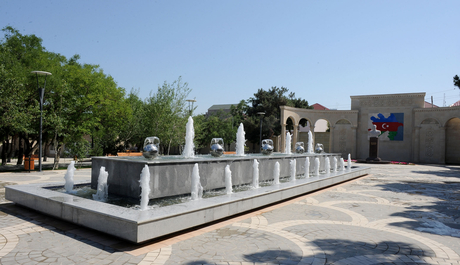 Prezident İlham Əliyev Badamdar qəsəbəsində Heydər Əliyev parkının yenidənqurmadan sonrakı vəziyyəti ilə tanış olub (FOTO)