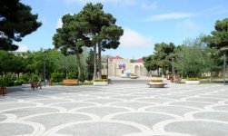 Prezident İlham Əliyev Badamdar qəsəbəsində Heydər Əliyev parkının yenidənqurmadan sonrakı vəziyyəti ilə tanış olub (FOTO)