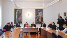 Mehriban xanım Əliyeva: Bütün dövrlərdə Azərbaycanda müxtəlif dinləri təmsil edən insanlar bir ailə kimi yaşayıblar (FOTO)