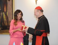 Mehriban xanım Əliyeva: Bütün dövrlərdə Azərbaycanda müxtəlif dinləri təmsil edən insanlar bir ailə kimi yaşayıblar (FOTO)
