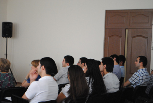 Gənclər Fondu info-seminarlar keçirir (FOTO)