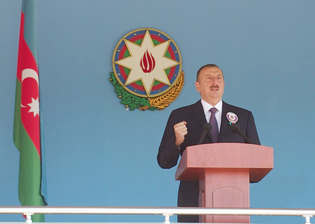 Prezident İlham Əliyev Heydər Əliyev adına Azərbaycan Ali Hərbi Məktəbində keçirilən təntənəli mərasimdə iştirak edib (FOTO)