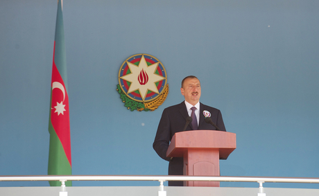 Prezident İlham Əliyev Heydər Əliyev adına Azərbaycan Ali Hərbi Məktəbində keçirilən təntənəli mərasimdə iştirak edib (FOTO)