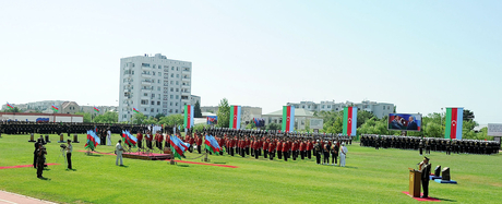 Prezident İlham Əliyev Heydər Əliyev adına Azərbaycan Ali Hərbi Məktəbində keçirilən təntənəli mərasimdə iştirak edib (FOTO)