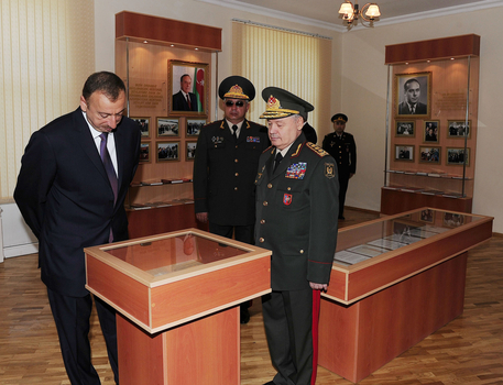 Prezident İlham Əliyev Heydər Əliyev adına Azərbaycan Ali Hərbi Məktəbində keçirilən təntənəli mərasimdə iştirak edib (FOTO)
