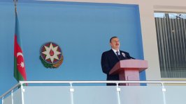 Prezident İlham Əliyev Heydər Əliyev adına Azərbaycan Ali Hərbi Məktəbində keçirilən təntənəli mərasimdə iştirak edib (FOTO)