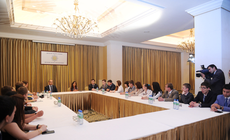 Rusiyalı gənclər Heydər Əliyev Fondunun vitse-prezidenti Leyla Əliyeva ilə görüşüblər  (FOTO)