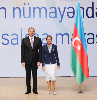 Azərbaycan Prezidenti və xanımı Olimpiya Oyunlarında iştirak edəcək nümayəndə heyətinin yola salınması mərasimində iştirak ediblər (FOTO)