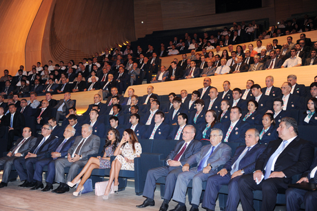 Azərbaycan Prezidenti və xanımı Olimpiya Oyunlarında iştirak edəcək nümayəndə heyətinin yola salınması mərasimində iştirak ediblər (FOTO)