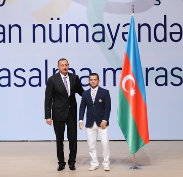 Azərbaycan Prezidenti və xanımı Olimpiya Oyunlarında iştirak edəcək nümayəndə heyətinin yola salınması mərasimində iştirak ediblər (FOTO)