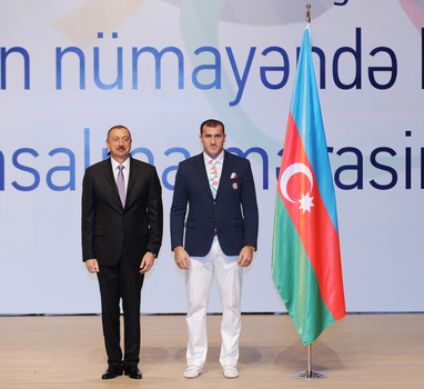 Azərbaycan Prezidenti və xanımı Olimpiya Oyunlarında iştirak edəcək nümayəndə heyətinin yola salınması mərasimində iştirak ediblər (FOTO)