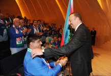 Azərbaycan Prezidenti və xanımı Olimpiya Oyunlarında iştirak edəcək nümayəndə heyətinin yola salınması mərasimində iştirak ediblər (FOTO)