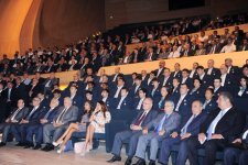 Azərbaycan Prezidenti və xanımı Olimpiya Oyunlarında iştirak edəcək nümayəndə heyətinin yola salınması mərasimində iştirak ediblər (FOTO)