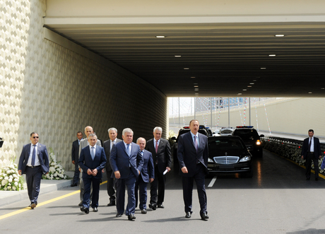 Prezident İlham Əliyev Bilgəh-Novxanı-Sumqayıt avtomobil yolunun yenidən qurulması çərçivəsində görülən işlərlə tanış olub (FOTO)