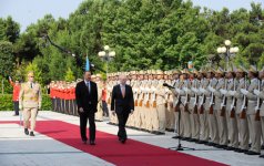 Azərbaycana rəsmi səfərə gələn Avropa İttifaqı Şurasının prezidentinin rəsmi qarşılanma mərasimi olub (FOTO)