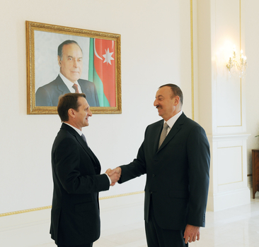 İlham Əliyev Rusiya Dövlət Dumasının sədri Sergey Narışkinin başçılıq etdiyi nümayəndə heyətini qəbul edib (FOTO)