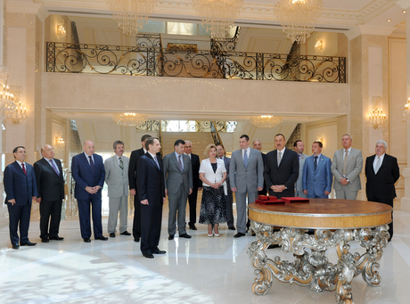 İlham Əliyev Rusiya Dövlət Dumasının sədri Sergey Narışkinin başçılıq etdiyi nümayəndə heyətini qəbul edib (FOTO)