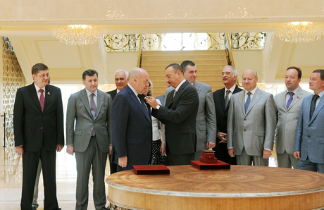 İlham Əliyev Rusiya Dövlət Dumasının sədri Sergey Narışkinin başçılıq etdiyi nümayəndə heyətini qəbul edib (FOTO)