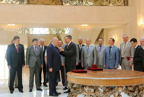 İlham Əliyev Rusiya Dövlət Dumasının sədri Sergey Narışkinin başçılıq etdiyi nümayəndə heyətini qəbul edib (FOTO)