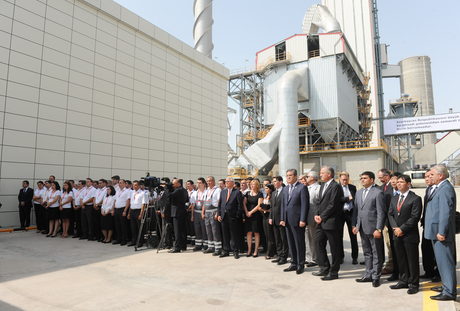 İlham Əliyev Bakıda yeni sement zavodunun açılışında iştirak edib (FOTO)
