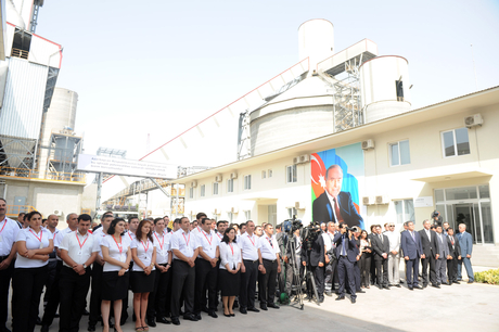 İlham Əliyev Bakıda yeni sement zavodunun açılışında iştirak edib (FOTO)