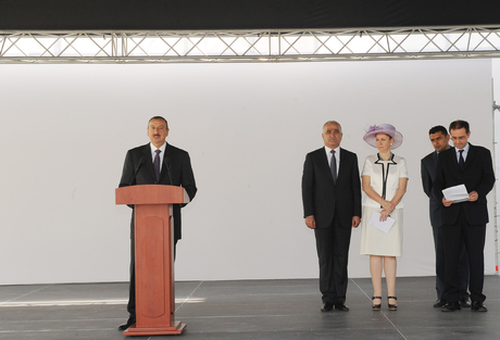İlham Əliyev Bakıda yeni sement zavodunun açılışında iştirak edib (FOTO)