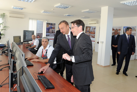 İlham Əliyev Bakıda yeni sement zavodunun açılışında iştirak edib (FOTO)