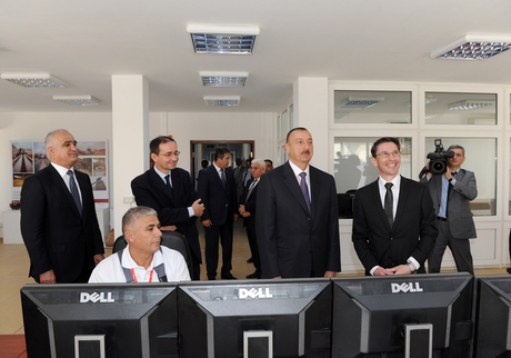 İlham Əliyev Bakıda yeni sement zavodunun açılışında iştirak edib (FOTO)