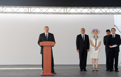 İlham Əliyev Bakıda yeni sement zavodunun açılışında iştirak edib (FOTO)