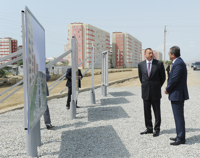 Prezident İlham Əliyev Sahil qəsəbəsində salınacaq yeni parkın ərazisinə baxıb  (FOTO)