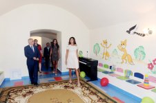 Azərbaycanın birinci xanımı Mehriban Əliyeva Yasamal rayonundakı uşaq bağçalarının yenidənqurmadan sonra açılışında iştirak edib (FOTO)